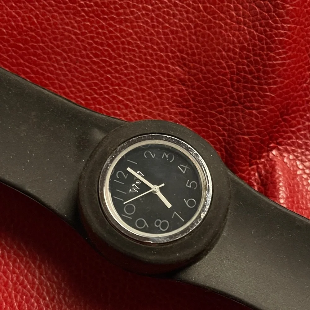 Snap back! Black Silicone Snap-On Analog Watch - Unbranded